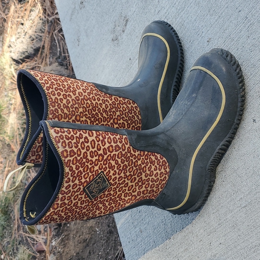KIds Muck Boots size 4